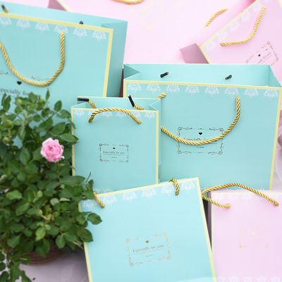 Elegante Dekorpapirsäcke, UV-Beschichtung Papiertüten mit Griff